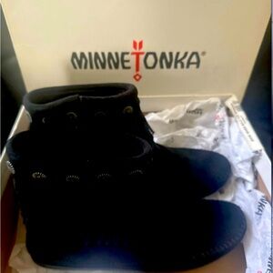Minnetonka boots - new in box